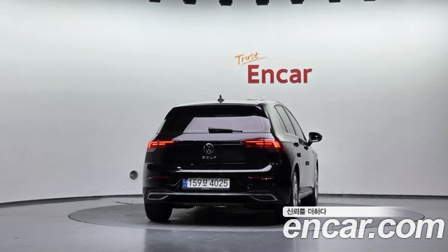 Volkswagen Golf 8-го поколения 2.0 TDI Premium - фото 3
