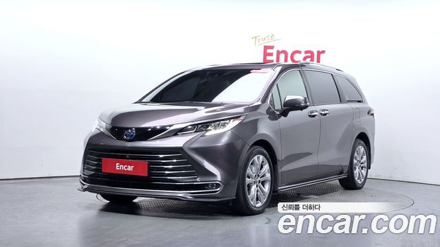 Toyota Sienna 4-го поколения 2.5 Hybrid 2WD - фото 0