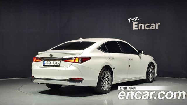 Lexus ES 300h 7-го поколения Luxury Plus - фото 1