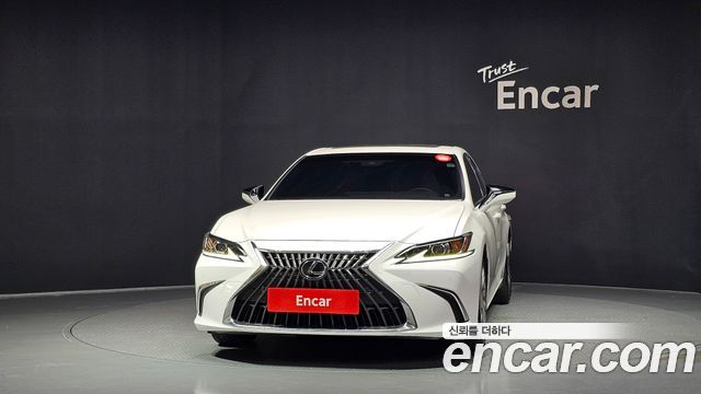 Lexus ES 300h 7-го поколения Luxury Plus - фото 2