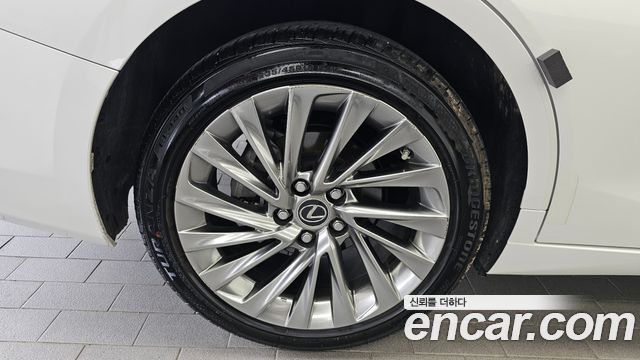 Lexus ES 300h 7-го поколения Luxury Plus - фото 4