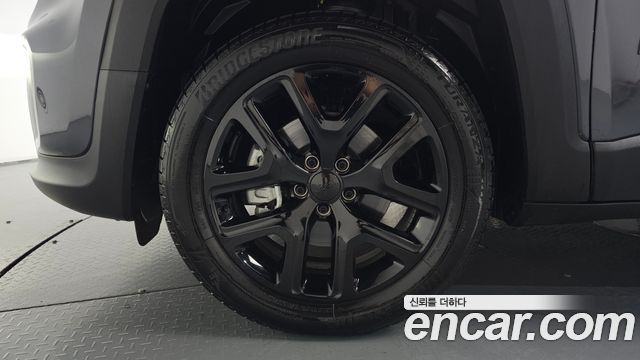 Jeep Renegade 1.3 Limited - фото 4