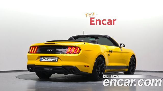 Ford Mustang Convertible - фото 1