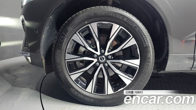 Volvo XC60 2-го поколения B5 Ultimate Bright - фото 4