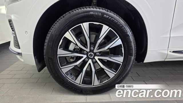 Volvo XC60 2-го поколения B5 Ultra Bright - фото 4
