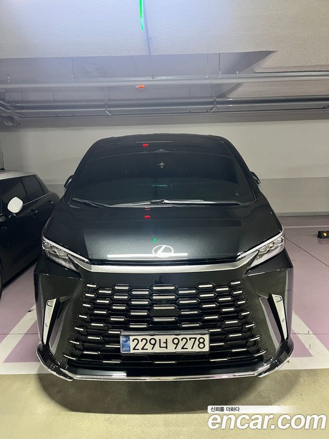 Lexus LM 2-го поколения 500h Executive - фото 0