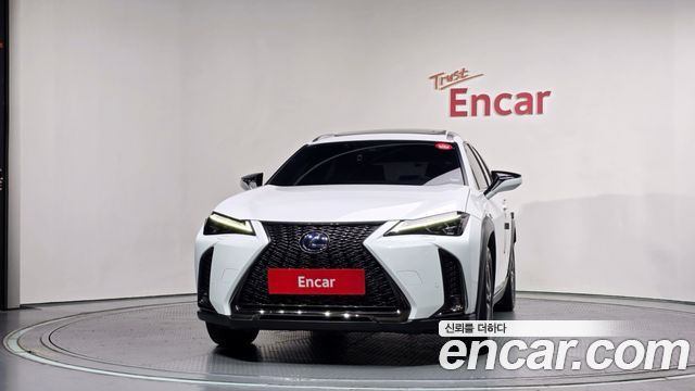 Lexus UX 250h 2.0 F-Sport 2WD - фото 2