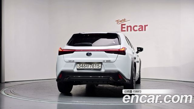 Lexus UX 250h 2.0 F-Sport 2WD - фото 3