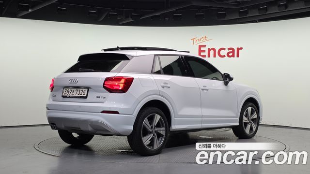 Audi Q2 35 TDI Premium - фото 1