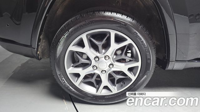 Jeep Cherokee 3.6 Overland WK2 - фото 4