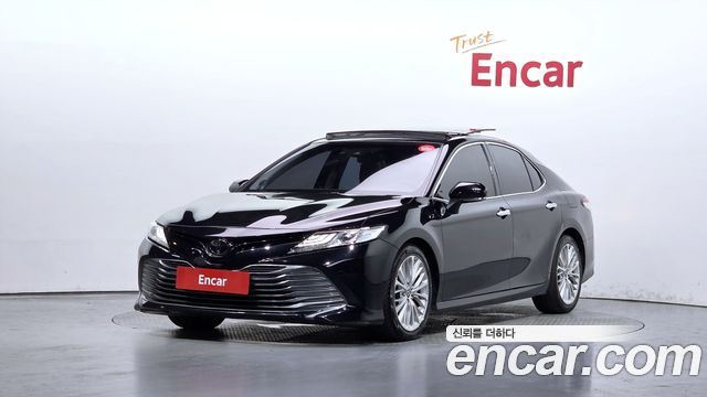 Toyota Camry XV70 2.5 - фото 0