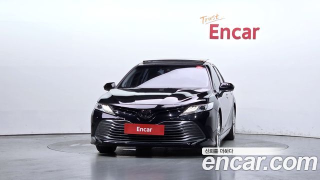 Toyota Camry XV70 2.5 - фото 2