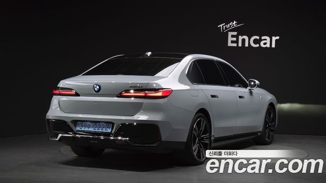 BMW i7 G70 xDrive 60 M sport - фото 0