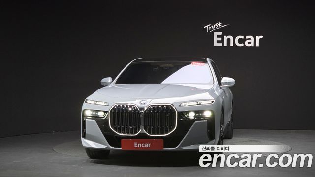 BMW i7 G70 xDrive 60 M sport - фото 1