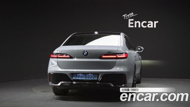 BMW i7 G70 xDrive 60 M sport - фото 2