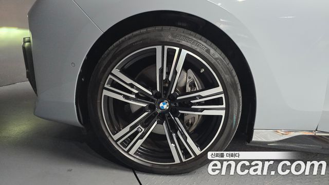 BMW i7 G70 xDrive 60 M sport - фото 3