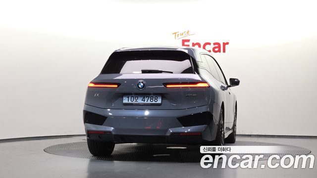 BMW iX xDrive50 Sports Plus - фото 3