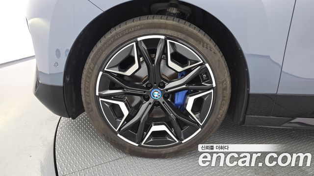 BMW iX xDrive50 Sports Plus - фото 4
