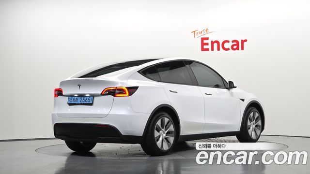 Tesla Model Y RWD - фото 1