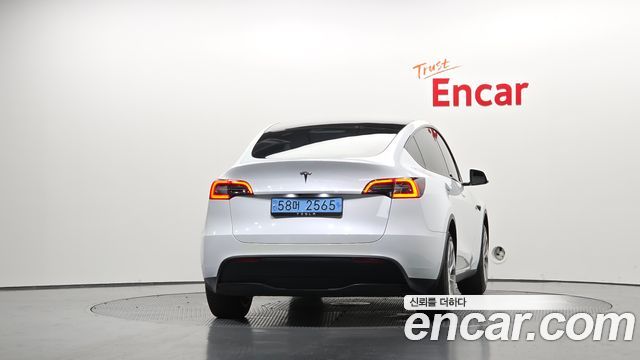 Tesla Model Y RWD - фото 3