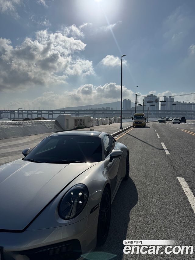 Porsche 911 Carrera GTS - фото 0