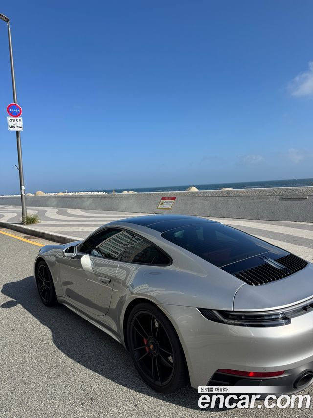 Porsche 911 Carrera GTS - фото 1