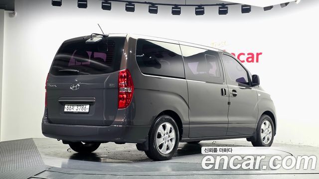 Hyundai Starex New Urban 9-Seater Premium - фото 1