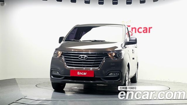 Hyundai Starex New Urban 9-Seater Premium - фото 2