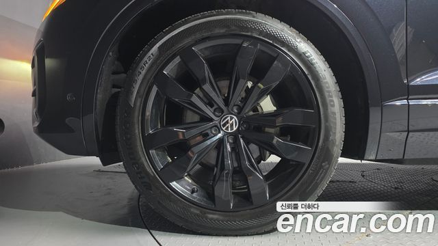 Volkswagen Touareg 3-го поколения 3.0 TDI R-Line - фото 4