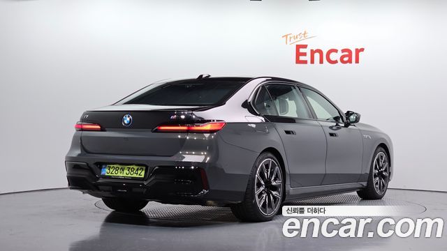 BMW i7 G70 M70 xDrive M Performance - фото 1