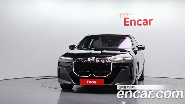 BMW i7 G70 M70 xDrive M Performance - фото 2