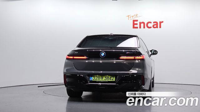 BMW i7 G70 M70 xDrive M Performance - фото 3
