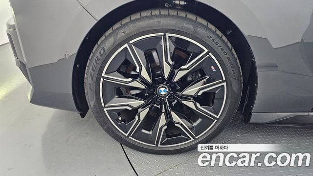 BMW i7 G70 M70 xDrive M Performance - фото 4