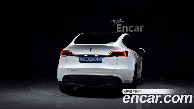 Tesla Model Y Long Range AWD - фото 3