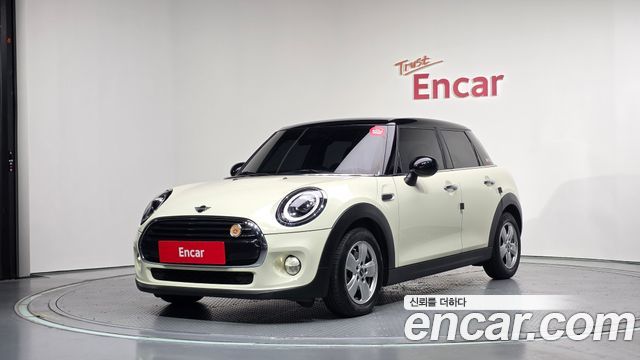 Mini Cooper 5Door Standard 3rd - фото 0
