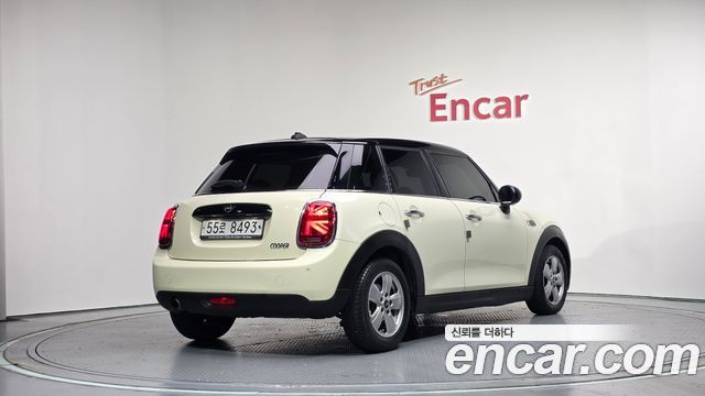 Mini Cooper 5Door Standard 3rd - фото 1