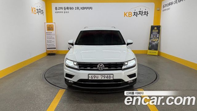 Volkswagen Tiguan 2-го поколения 2.0 TDI Premium - фото 0
