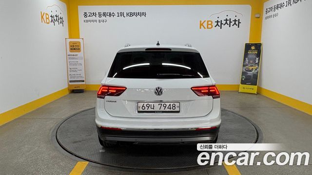 Volkswagen Tiguan 2-го поколения 2.0 TDI Premium - фото 3