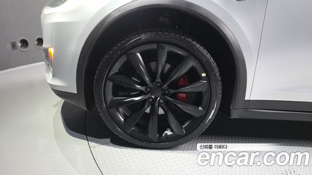 Tesla Model X Performance - фото 4
