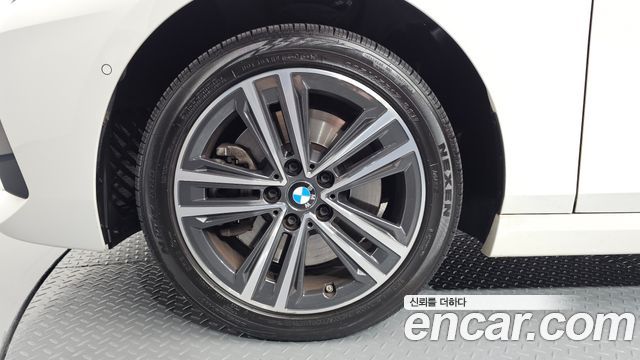 BMW 2 Series Gran Coupe F44 220i Sport - фото 4