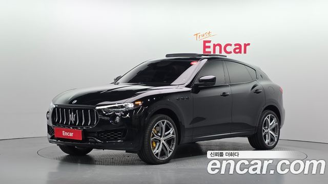 Maserati Levante 3.0 S AWD GranLusso - фото 0