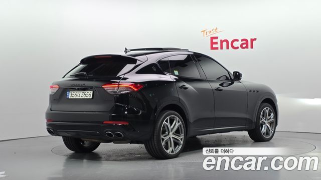 Maserati Levante 3.0 S AWD GranLusso - фото 1