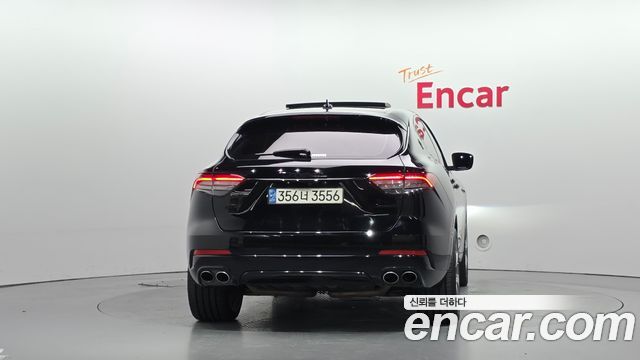 Maserati Levante 3.0 S AWD GranLusso - фото 3