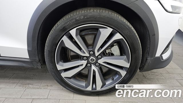 Volvo V60 Cross Country 2-го поколения B5 Pro AWD - фото 4