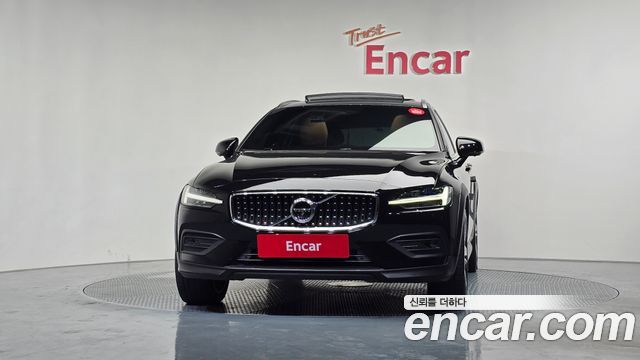 Volvo V60 Cross Country 2-го поколения T5 Pro AWD - фото 2