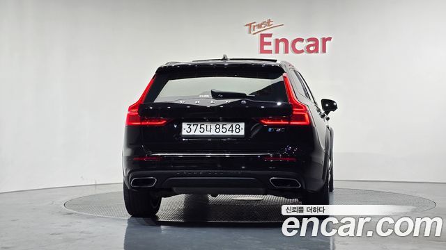 Volvo V60 Cross Country 2-го поколения T5 Pro AWD - фото 3