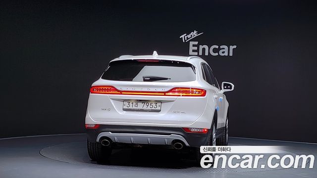 Lincoln MKC 2.0 AWD - фото 3