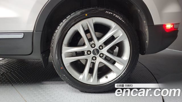 Lincoln MKC 2.0 AWD - фото 4