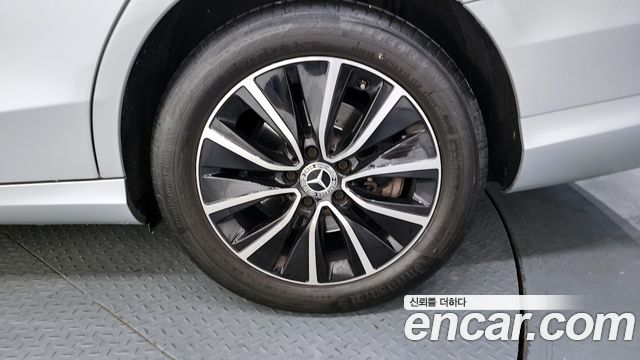 Mercedes-Benz C-Class W205 C200 - фото 4