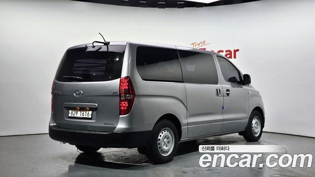 Hyundai Starex New Van 3-Seater Style - фото 1